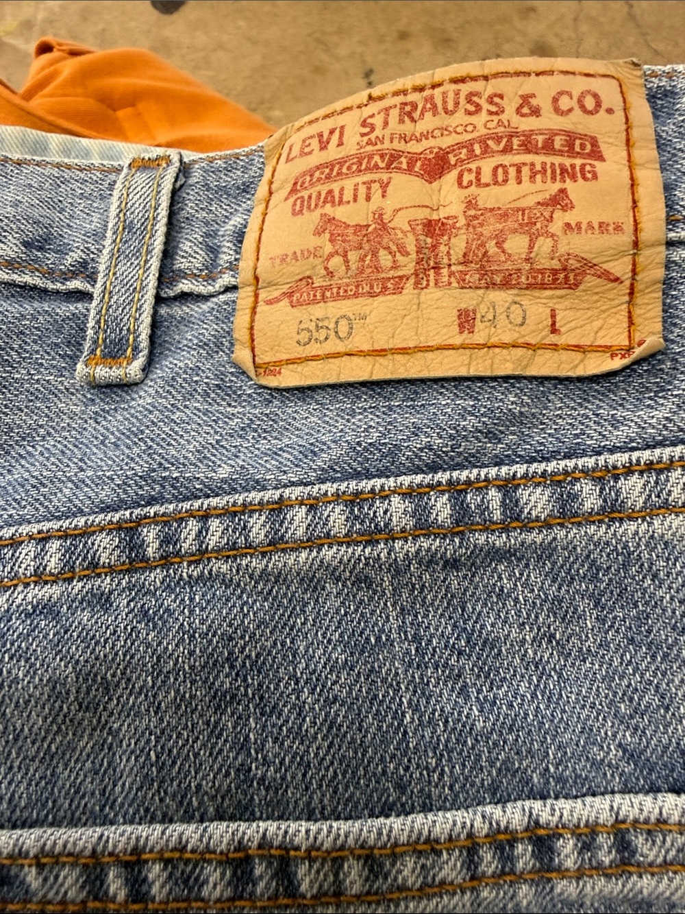 Levi's 550 Relaxed Jeans - Light Blue Denim with Brown Patch